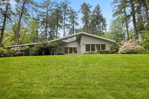 $1,795,000 - 4Br/3Ba -  for Sale in Country Club District, Lake Oswego
