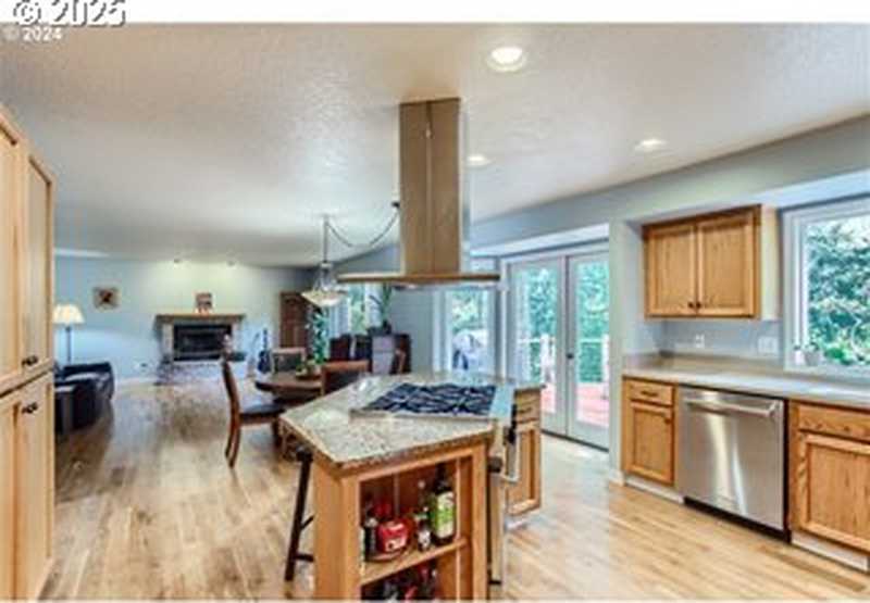 $839,000 - 6Br/4Ba -  for Sale in Portland