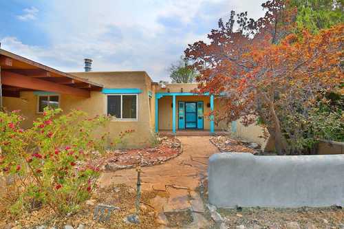 $799,000 - 4Br/5Ba -  for Sale in Taos