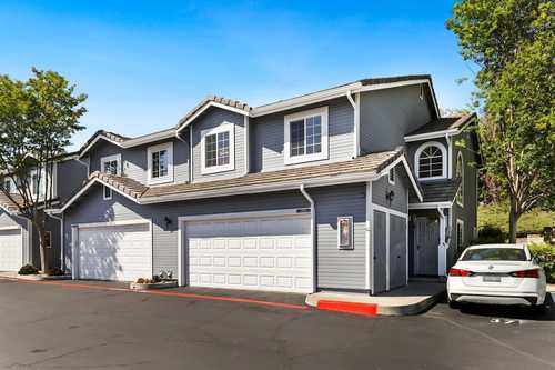 $780,000 - 3Br/3Ba -  for Sale in Carriage Road Townhomes, Poway