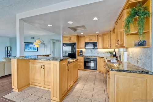 $749,000 - 2Br/2Ba -  for Sale in Mission Hills, San Diego
