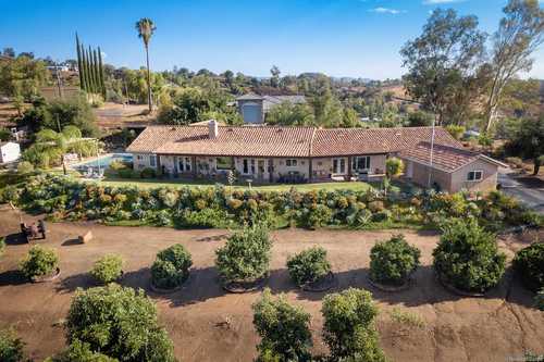 $1,250,000 - 4Br/4Ba -  for Sale in Toronga Way, Valley Center