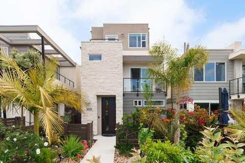 $2,100,000 - 3Br/4Ba -  for Sale in Crown Point, San Diego