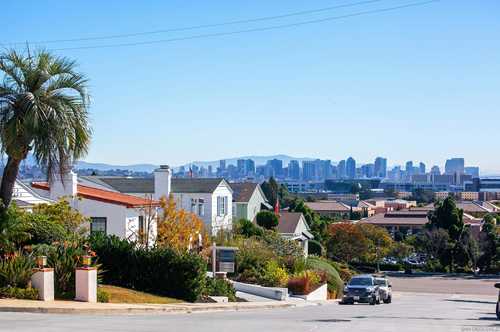 $1,699,000 - 3Br/3Ba -  for Sale in Loma Portal, San Diego