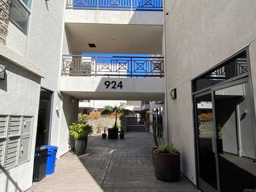 $998,000 - 2Br/3Ba -  for Sale in Pacific Beach, San Diego