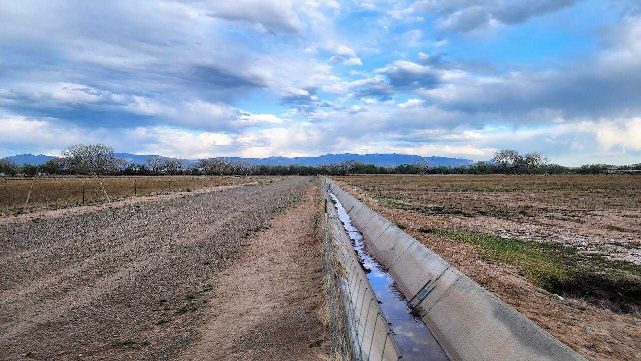 View Los Chavez, NM 87002 land