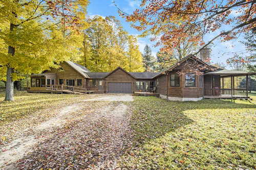$950,000 - 7Br/3Ba -  for Sale in Manistee