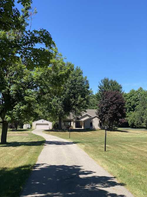 $625,000 - 4Br/3Ba -  for Sale in Byron Center