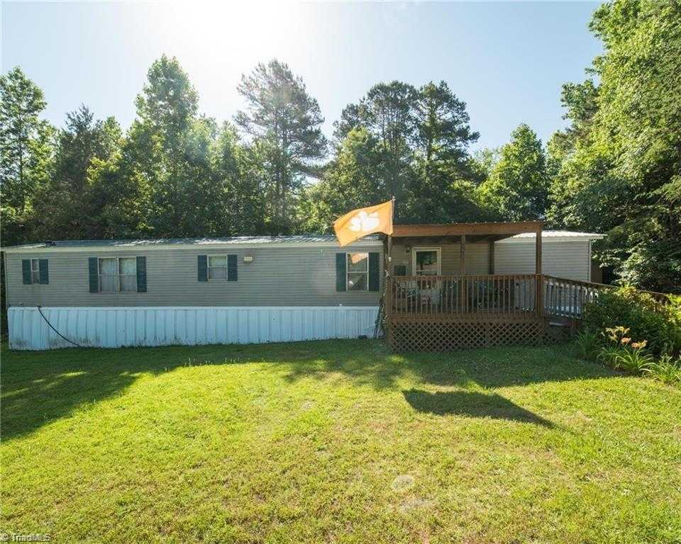 View Thomasville, NC 27360 mobile home