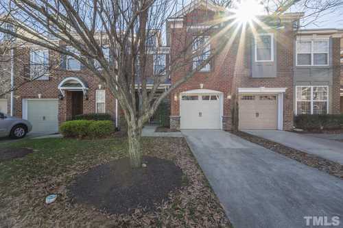 $420,000 - 3Br/3Ba -  for Sale in Washington Sq At Amberly, Cary