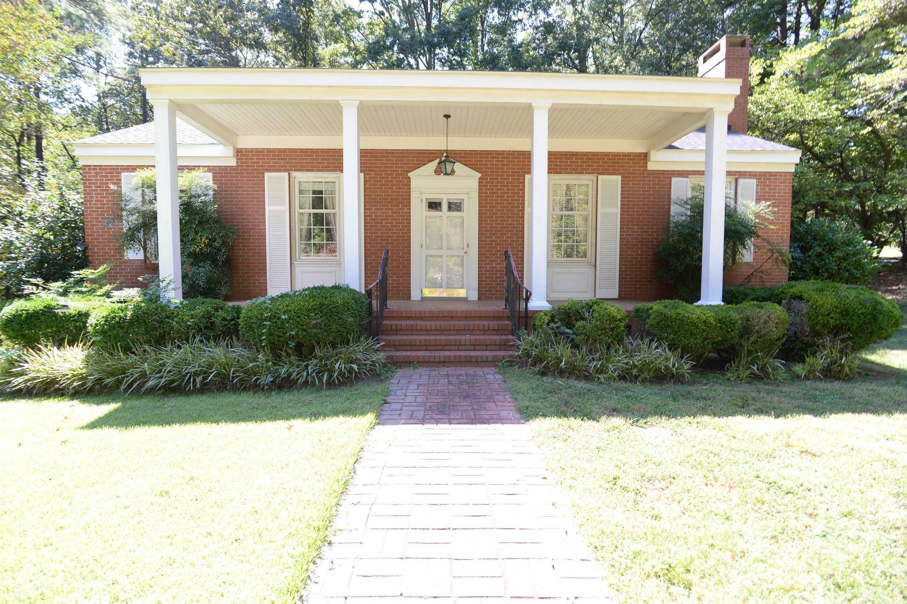 $369,900 - 2Br/3Ba -  for Sale in Dogwood Forest, Clayton