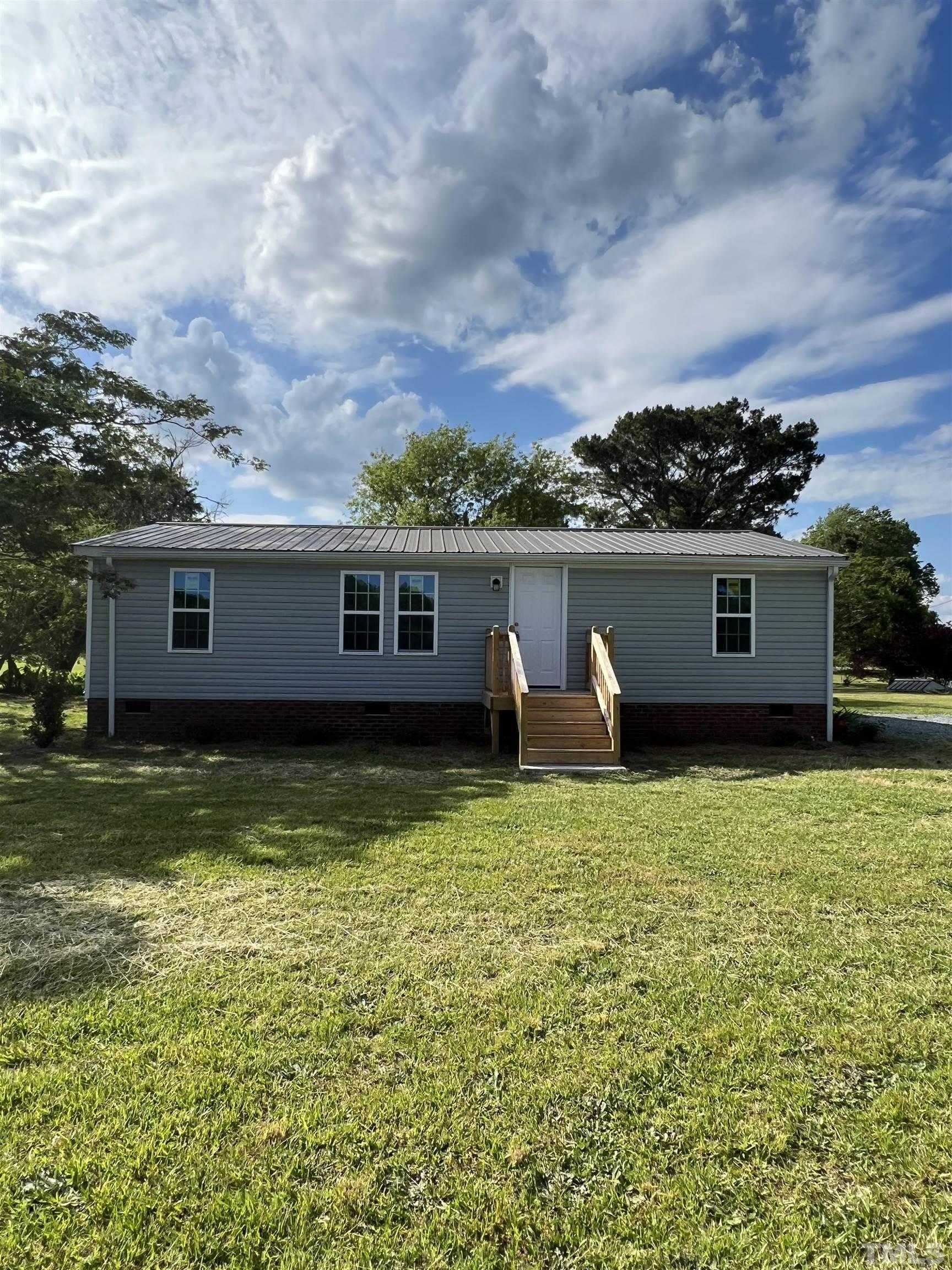 View Newton Grove, NC 28366 mobile home